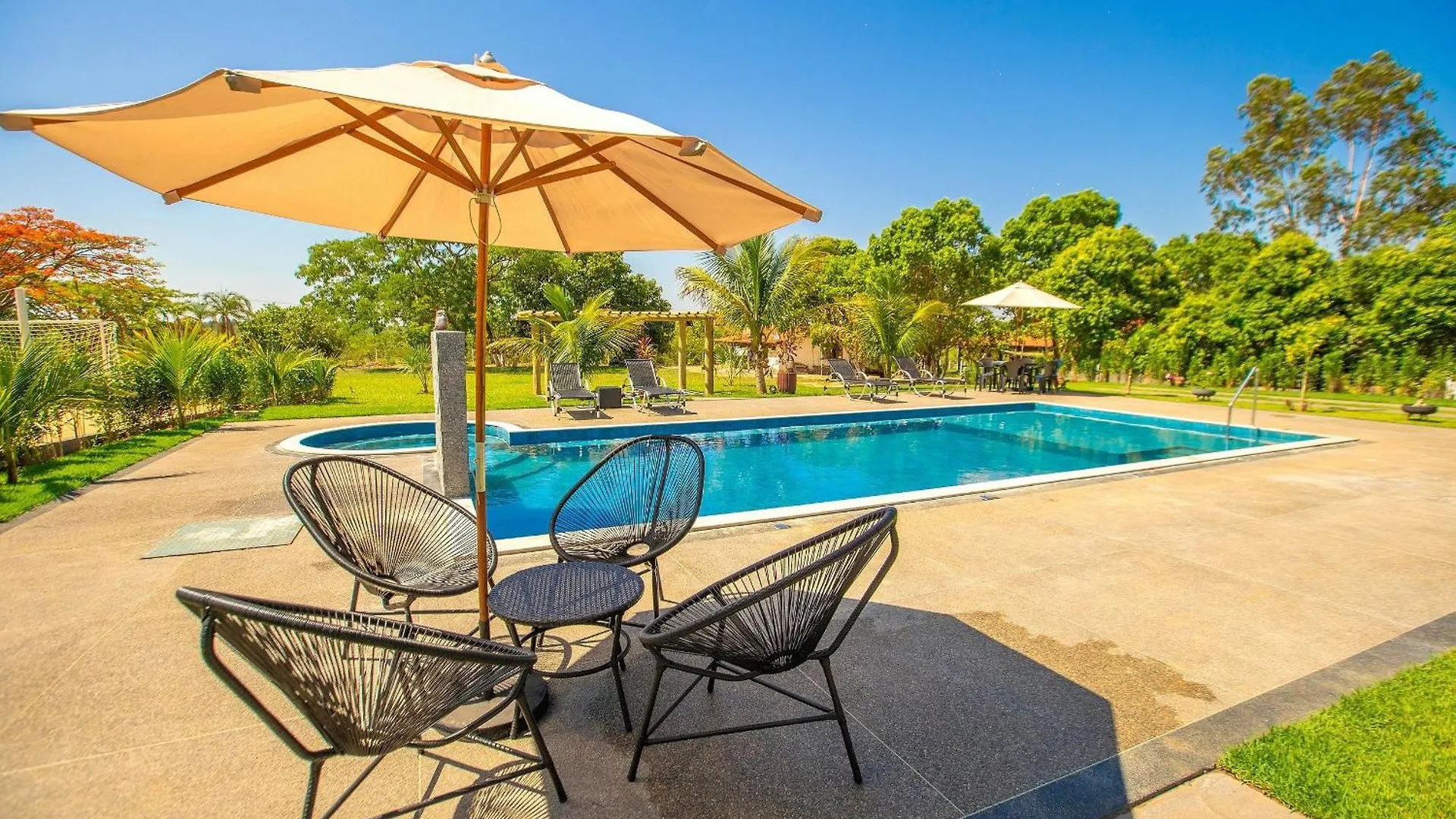 ファームステイ Paraiso Familiar 6 Quartos Piscina E Churrasqueira カルダス・ノバス